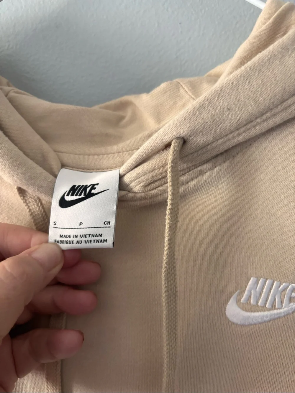 Nike Hooded Sweatshirt. Small. Tan. Good condition. Front pocket. Drawstring